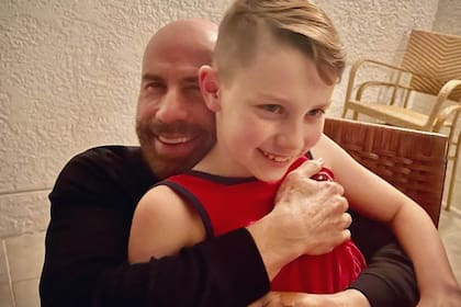 John Travolta saludó a su hijo, Ben, en su primer cumpleaños tras la muerte de Kelly Preston