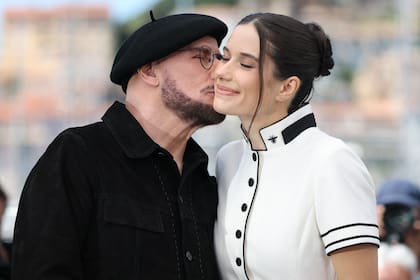 John Travolta y Ella Bleu Travolta presentaron Propeller: One-Way Night Coach en el festival de Cine de Cannes