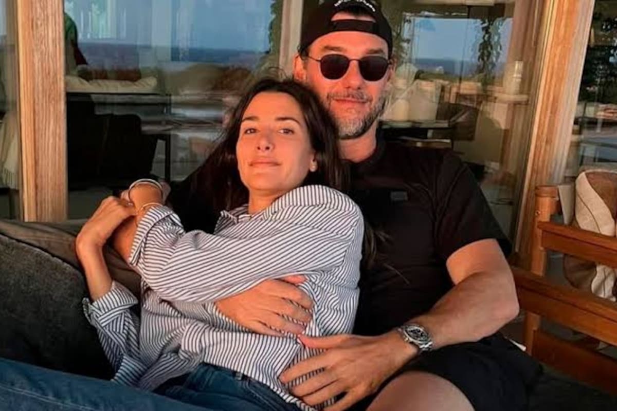 Johnathan Andic junto a su pareja