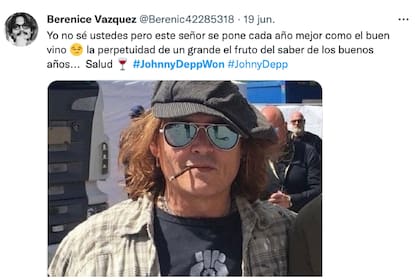 Johnny apareció con un nuevo look