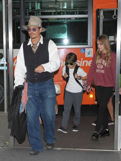 Johnny Depp junto a sus hijos, Jack Depp y Lily Rose Melody Depp, de niños