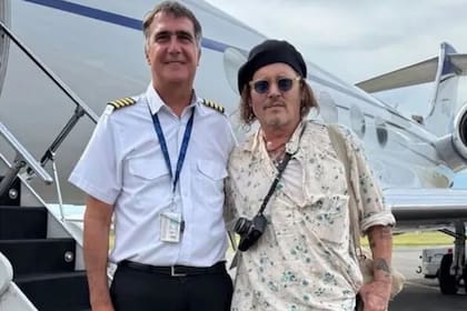 Johnny Depp llegó al país en un avión piloteado por Antonio Laje