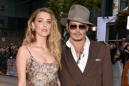 Johnny Depp y Amber Heard empezaron su relación cuando se conocieron en el rodaje de la película Los diarios del ron