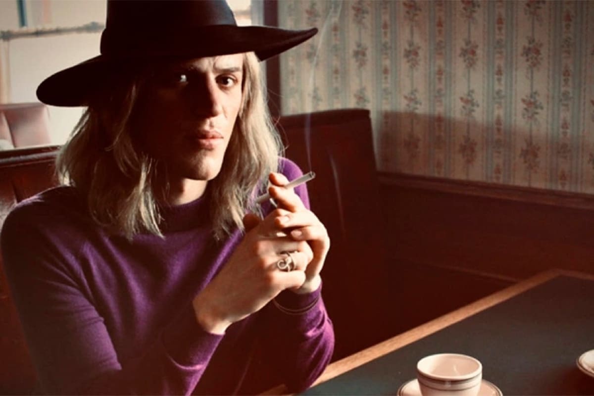 Johnny Flynn se convierte en David Bowie en el trailer de Stardust, la biopic del ídolo