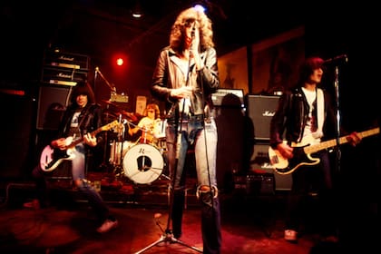 Johnny Ramone, Tommy Ramone, Joey Ramone y Dee Dee Ramone, en un show en el emblemático club CBGB de Nueva York en los 70