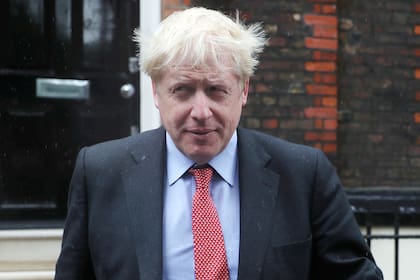 Johnson, ayer, al dejar su oficina en Londres