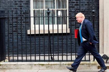 Johnson, frente a la sede del gobierno, en el 10 de Downing Street