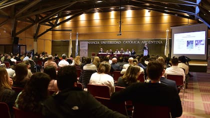Jon Davids, de los Hospitales de Niños Shiners, de California, durante la presentación en el último congreso de la Saoti en Buenos Aires