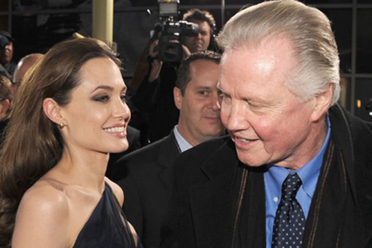 Jon Voight junto a Angelina Jolie