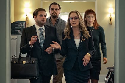 Jonah Hill, Leonardo DiCaprio, Meryl Streep y Jennifer Lawrence en una escena de la película