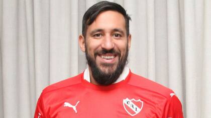Jonás, con la camiseta del Rojo