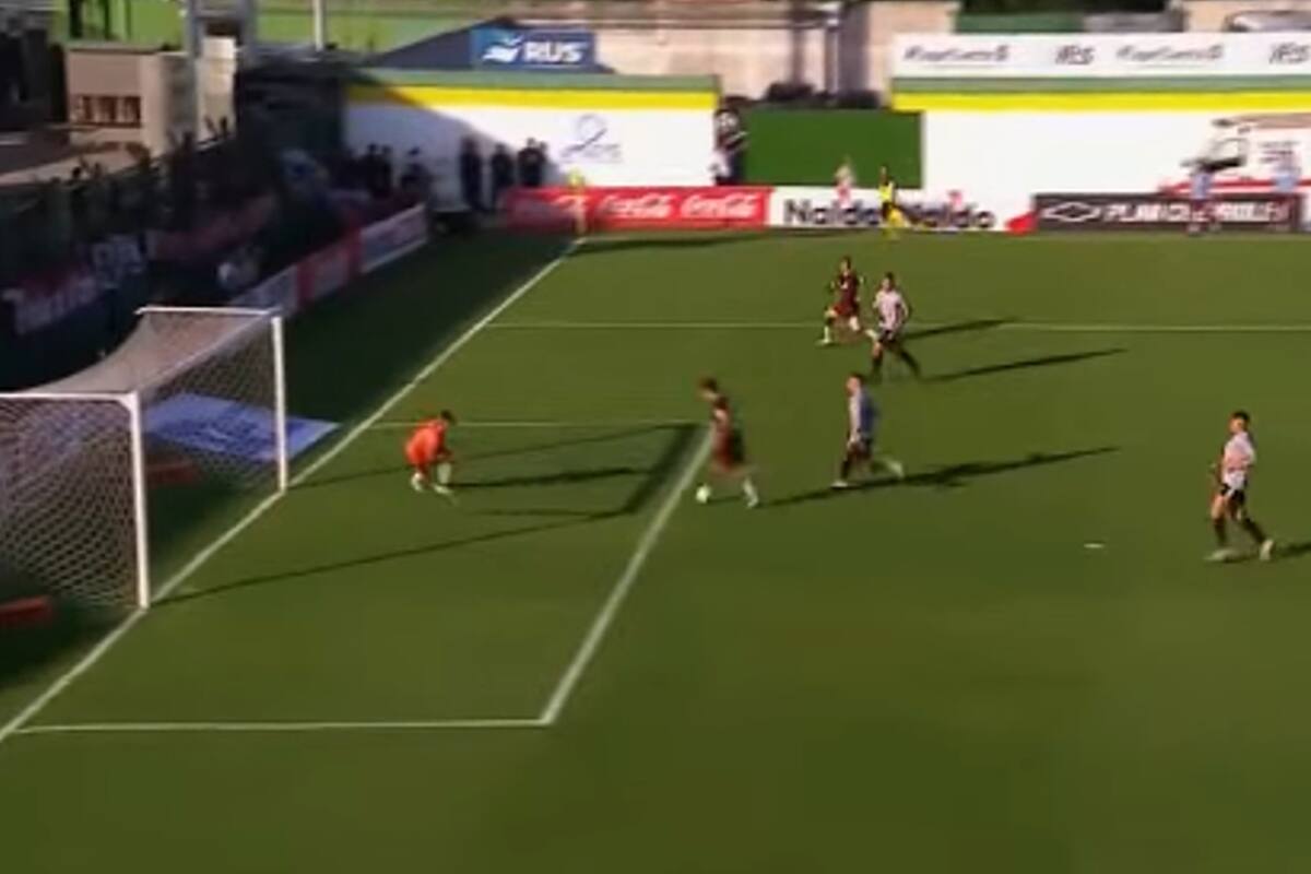 Jonatan Torres quedó de frente al arco, con el guardameta Franco Carretero a contrapierna, pero remató desviado; Lanús falló demasiado y quedó eliminado de la Copa Argentina ante El Porvenir.