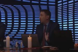 Jonatan Viale abrió su programa con un extraño ritual de velas que sorprendió a Eduardo Feinmann