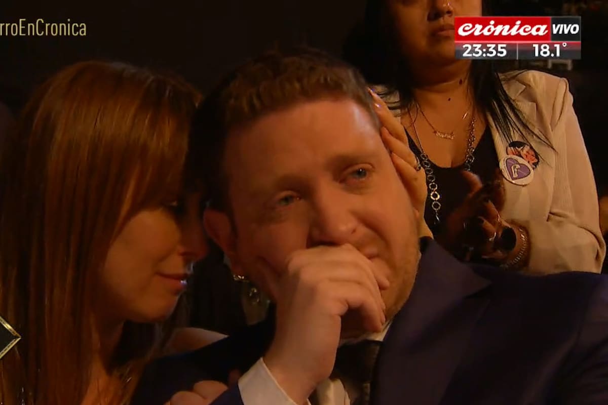 Jonatan Viale quebró en llanto al ver el homenaje a Mauro Viale en el Martín Fierro de Cable