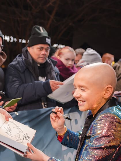 Jonathan Ansell fotografió a su hijo mientras firmaba autógrafos en Berlín