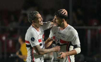 Jonathan Calleri, capitán y referente de San Pablo, asumió la responsabilidad en un momento clave y convirtió de penal el 2-1 ante Bolívar