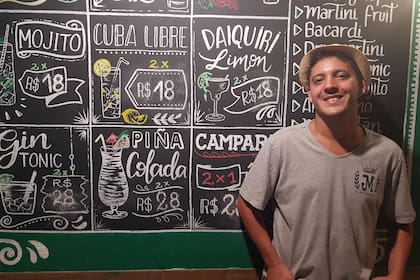 Jonathan Chirivino se convirtió en Jony Milanesa en el Morro de Sao Paulo