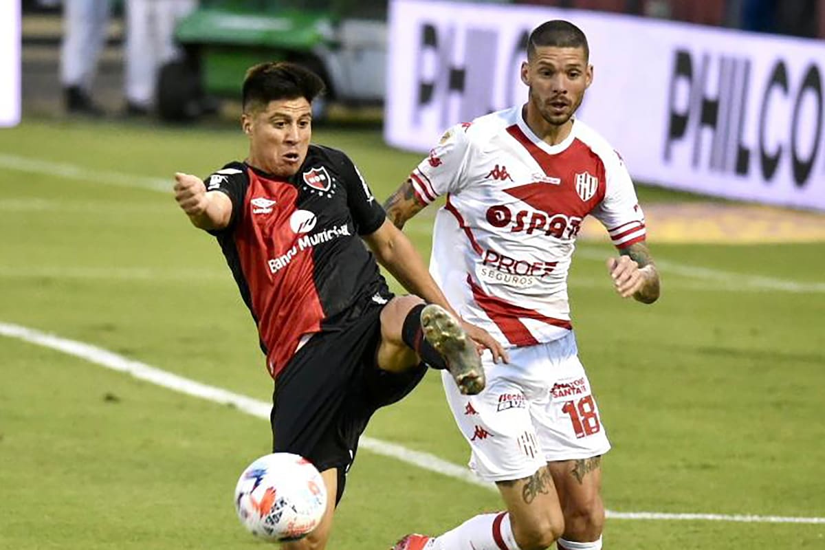 Jonathan Cristaldo y Nicolás Peñailillo en el área; Newell's y Unión, parejos en Rosario.