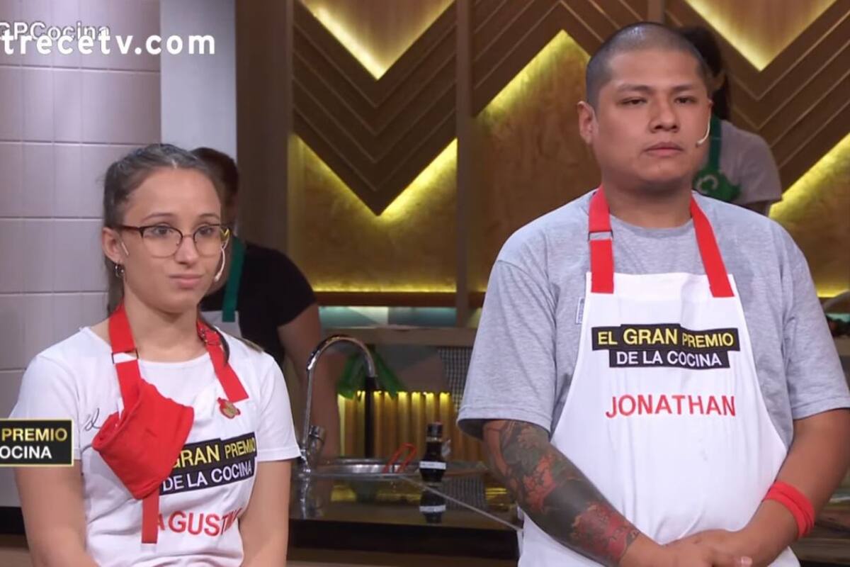 Jonathan le criticó ayer a Agustina la forma de desempeñar su rol como capitana del equipo rojo en el reality culinario