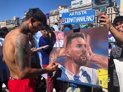 Jonathan pinta desde que tiene memoria; en medio de la pandemia empezó a hacer murales para sobrevivir