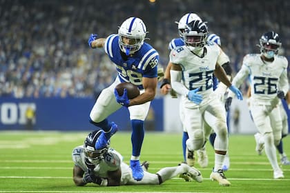 Jonathan Taylor anota tres touchdowns y los Colts vencen 38-14 a Titans