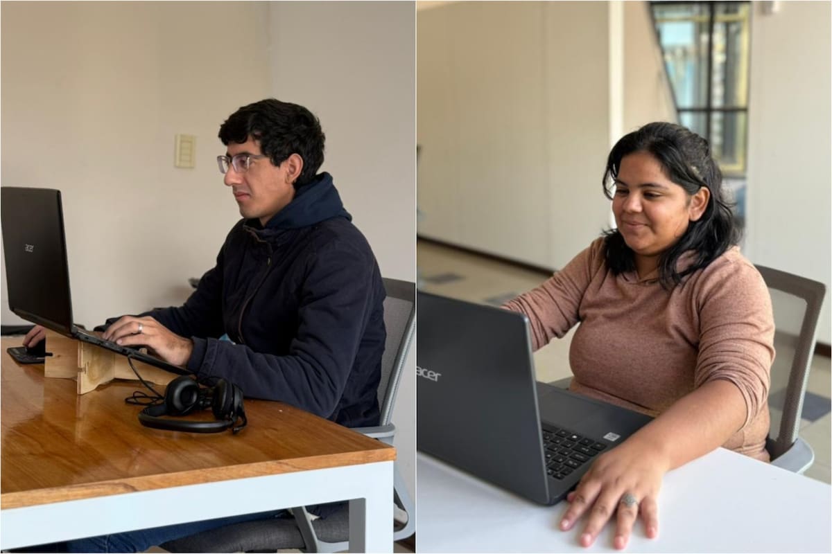 Jonathan va a la oficina a la mañana y Abril a la tarde; alternan sus horarios de trabajo para que uno de ellos pueda estar en casa cuidando a sus hijos