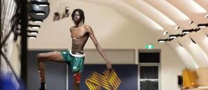 El adolescente australiano y de raíces sudanesas que encendió las alarmas de la NBA con sus 2m29