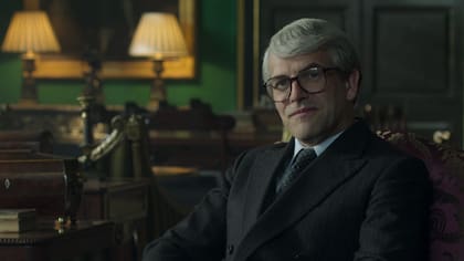 Jonny Lee Miller interpreta al expremier británico John Major en The Crown