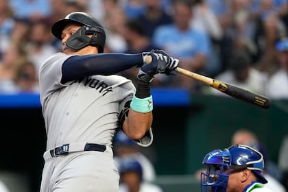 Jonrón de 469 pies de Judge y 5 impulsadas de Wells dan triunfo a Yankees, 10-2 sobre Reales