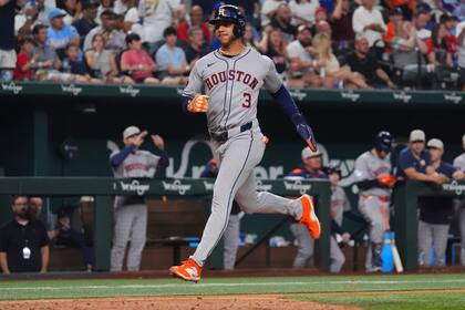 Jonrón de Christian Walker corona 7ma entrada de 6 carreras y Astros vencen 7-3 a Rangers