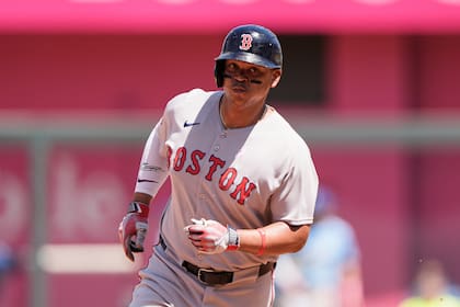 Jonrón de Devers impulsa primera victoria de Giolito desde 2023 y Medias Rojas superan 3-1 a Reales