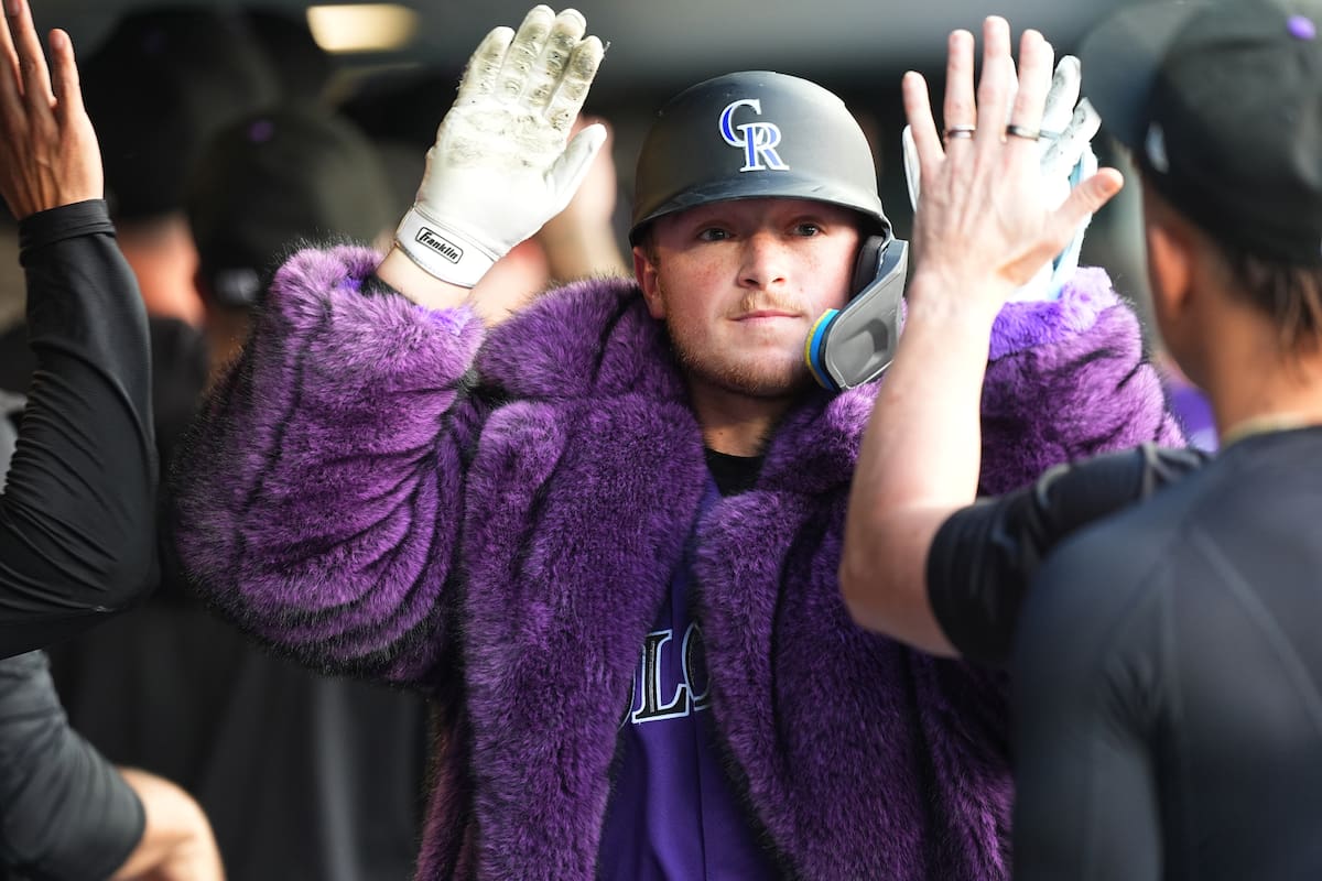 Jonrón de Goodman ayuda a Rockies a cortar racha de cuatro derrotas al vencer 7-3 a Cachorros