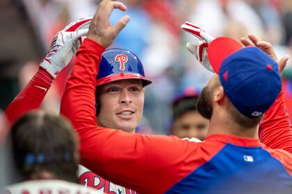 Jonrón de Kepler en el 8vo da victoria a Filis, 3-2 sobre Azulejos