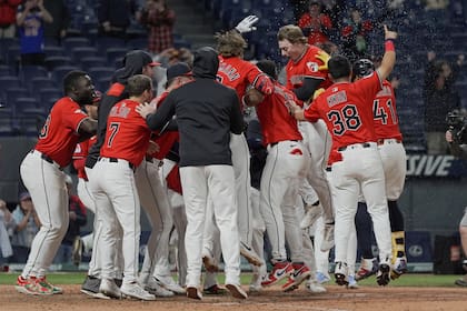 Jonrón de Kyle Manzardo en la 9ª sentencia triunfo de Guardianes, 2-1 sobre Mellizos
