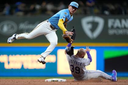 Jonrón de tres carreras de Chourio lleva a Cerveceros a vencer 10-6 a los Rockies