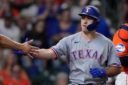 Jonrones de Langford y García llevan a Rangers a victoria 7-3 sobre Astros