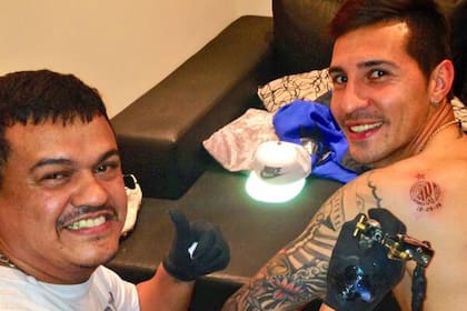 Jony Fabbro cumplió con la promesa y se tatuó el escudo de River