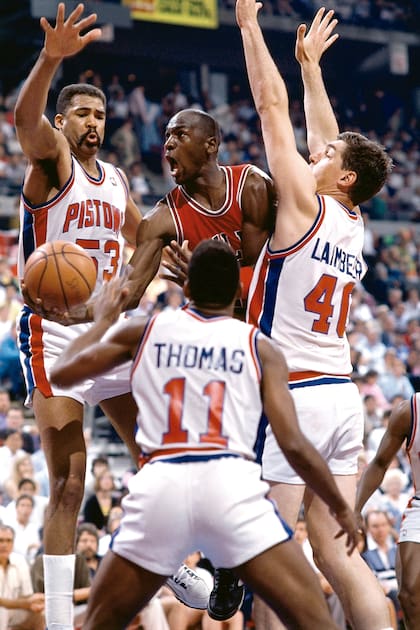 Jordan era capaz de volar, pero alcanzó el cielo cuando aprendió a jugar en equipo