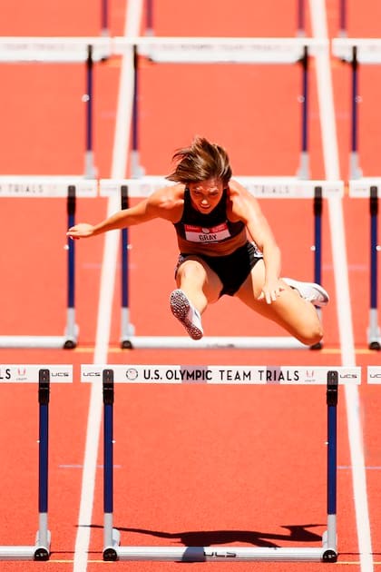 Jordan Gray compite en el Heptatlón de 100 metros con vallas para mujeres el día nueve de las pruebas del equipo de atletismo olímpico de EE. UU. 2020 en Hayward Field el 26 de junio de 2021 en Eugene, Oregon.