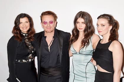 Jordan junto a sus padres Alison y Bono y su hermana Eve, en 2016