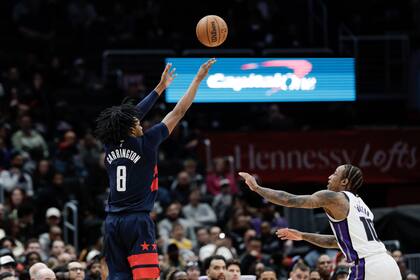 Jordan Poole y Wizards logran inusitada victoria, 116-111 sobre Kings