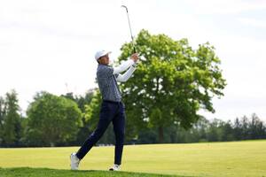 Un comienzo parejísimo en el PGA Championship: 33 jugadores en 3 golpes ante la ciudad de la libertad