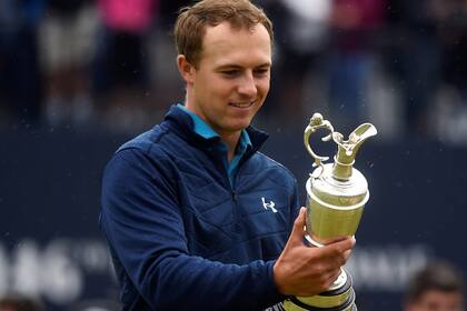Jordan Spieth, con el trofeo del British Open