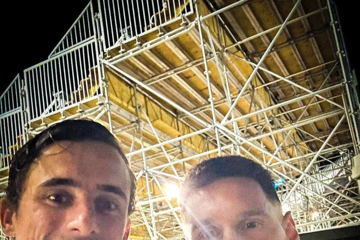 Jordi Cortizo, jugador de Rayados de Monterrey, en una selfie con Lionel Messi después del partido ante Inter Miami