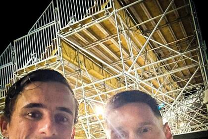 Jordi Cortizo, jugador de Rayados de Monterrey, en una selfie con Lionel Messi después del partido ante Inter Miami