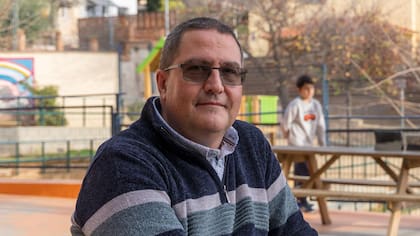 Jordi Nomen es profesor de filosofía en una escuela de Barcelona, España.