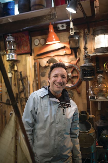 Jorge (51). ¿Cuál es el objeto más curioso que tenés? “Una bitácora náutica antigua”.
