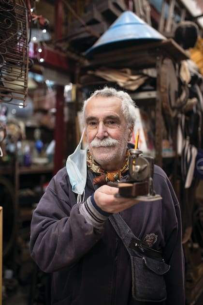 Jorge (75). ¿Cuál es el objeto más curioso que tenés? “Un sacapuntas de 1900”.