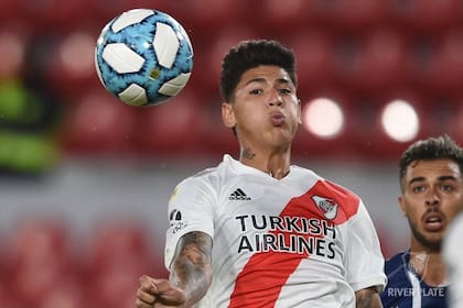 Jorge Carrascal reemplazaría a De la Cruz en River en caso de que el volante uruguayo no pueda ser titular