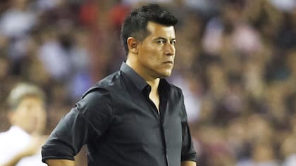 Almirón, obligado a cambiar el rumbo de los colombianos